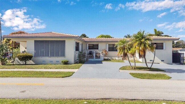 Building Photo - 600 SW 8th St