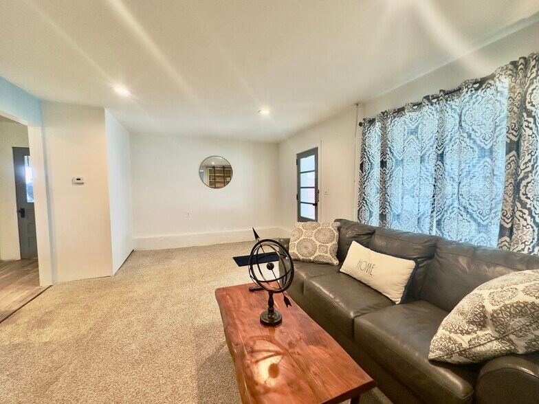 Building Photo - 9453 Maynard Dr
