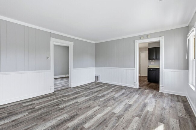 Building Photo - 645 W 10th Ave