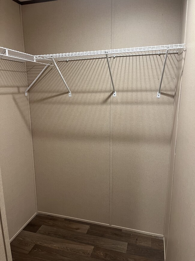 Building Photo - 4374 Loys Dr