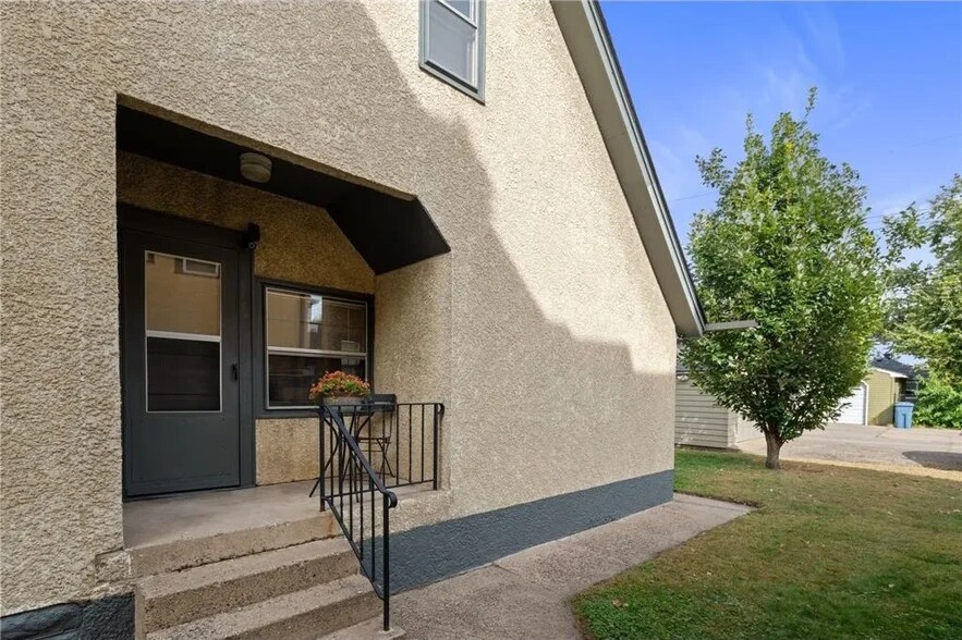 side door/porch - 731 Fillmore St NE