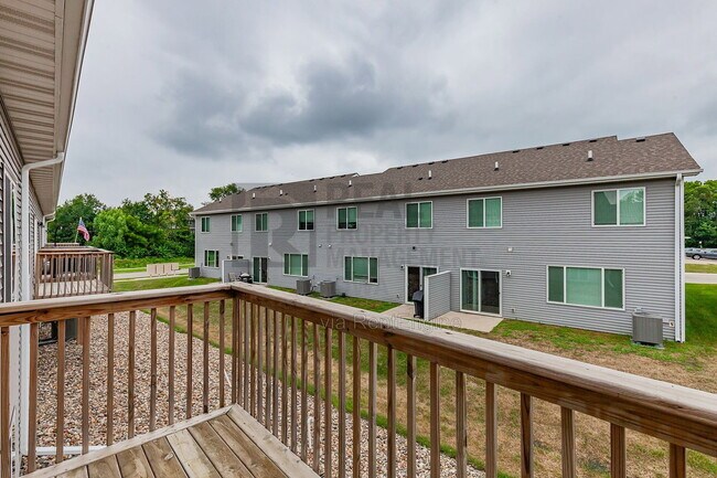 Building Photo - 5638 Fernwood Dr