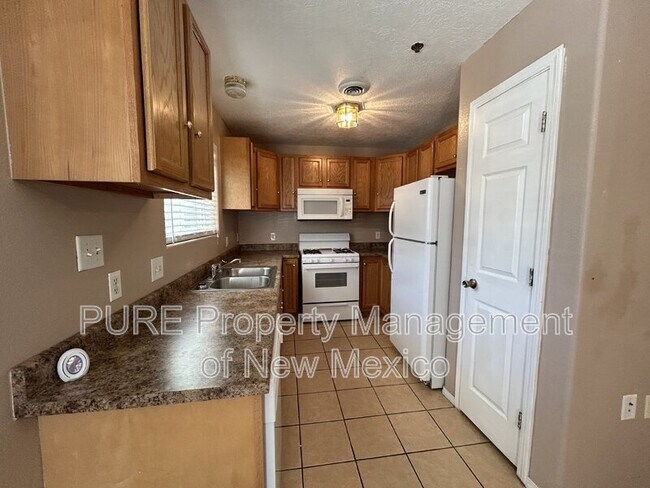 Building Photo - 504 W Navajo St