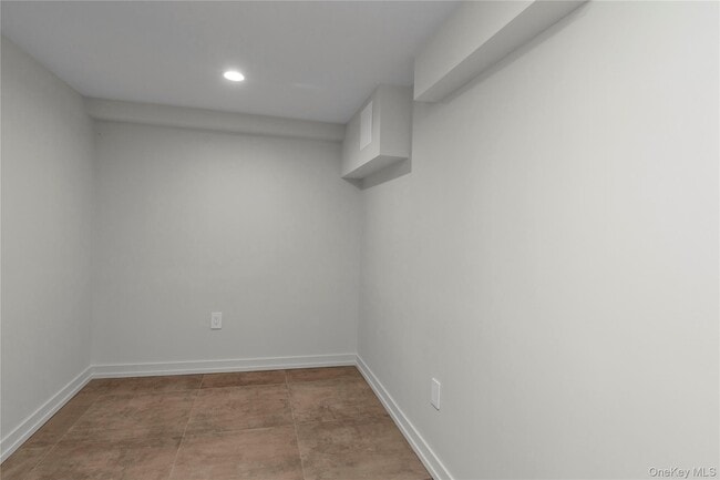 Building Photo - 157 Lincoln Ave