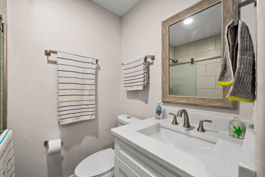 Building Photo - 1019 SE 40th St