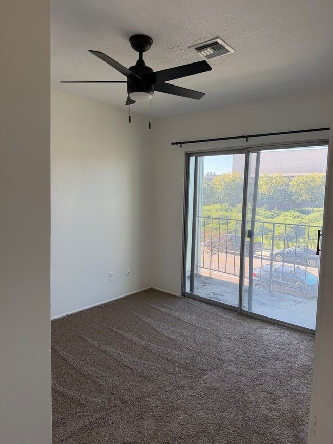 Building Photo - Spacious 3 bed / 1.5 bath townhome - La Mesa