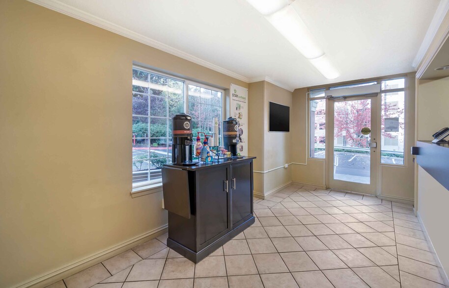 Building Photo - Furnished Studio-Seattle - Bellevue - Fact...