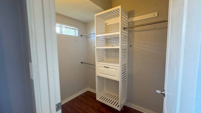 Building Photo - Enjoy Half Off Your First Month's Rent! 3-bedroom, 2.5-bath Split-Level Condo