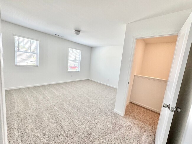 Building Photo - Spacious 3 Bedroom Townhome minutes from I-85 - AVAILABLE OCTOBER 2026