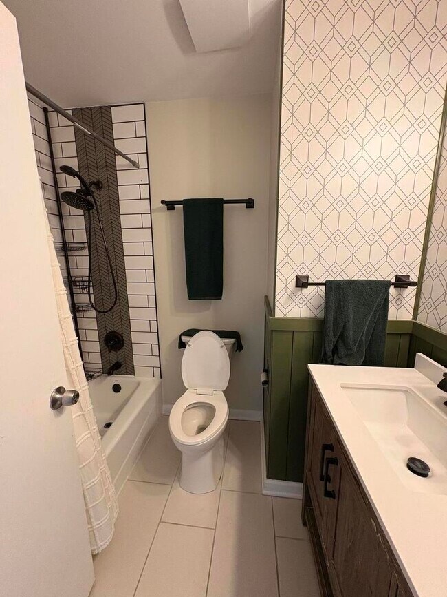 Building Photo - 619 Belair Ct