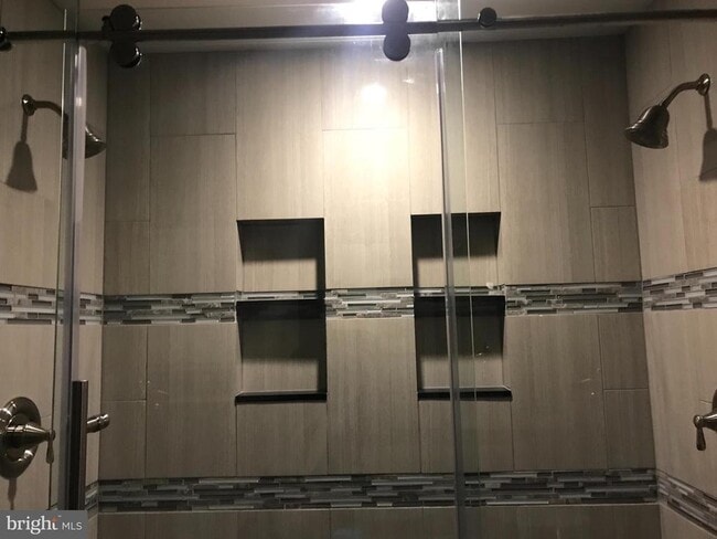 Building Photo - 10354 College Square