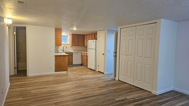 Primary Photo - 20th Ave Duplex