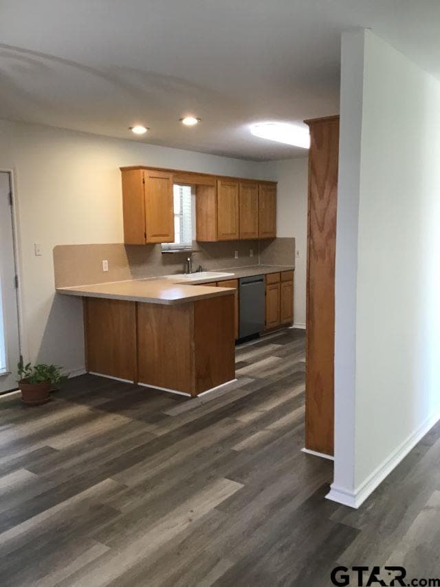 Building Photo - 10323 W Lakeshore Dr