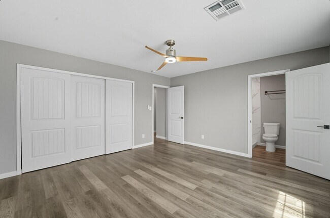 Building Photo - Beautiful Glendale Home With Pool!