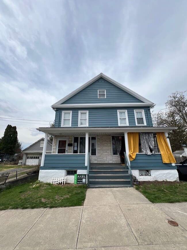 Building Photo - 165-167 1st Street