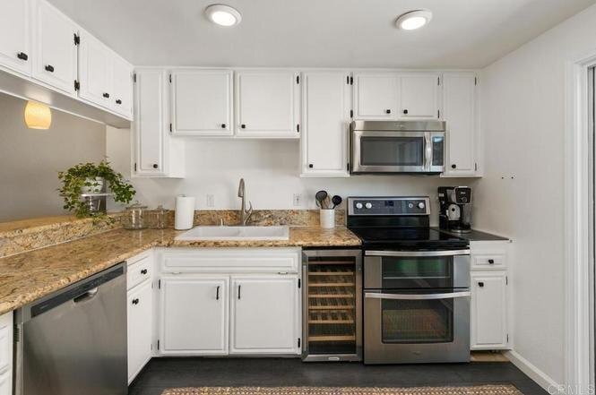 Building Photo - 5095 Lambert Ln
