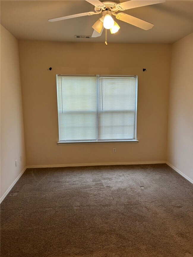 Building Photo - 3107 SW Amberwood Ave