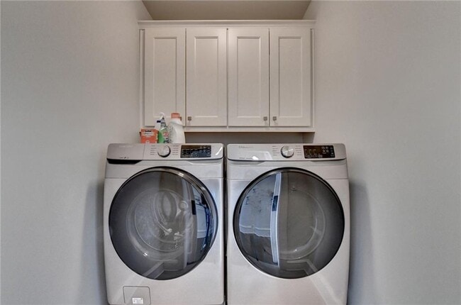 Building Photo - 120 Grand Cres