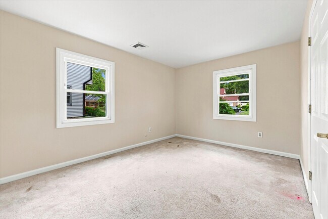 Building Photo - 27 Glover Ln