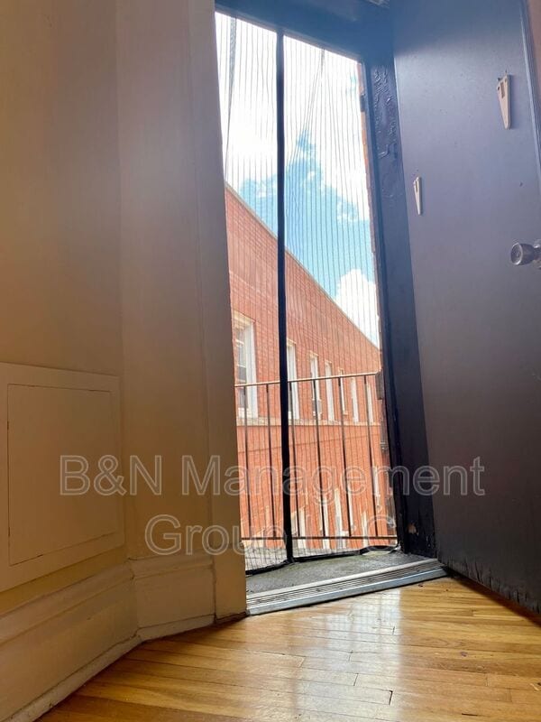 Building Photo - 1059 W Dakin St