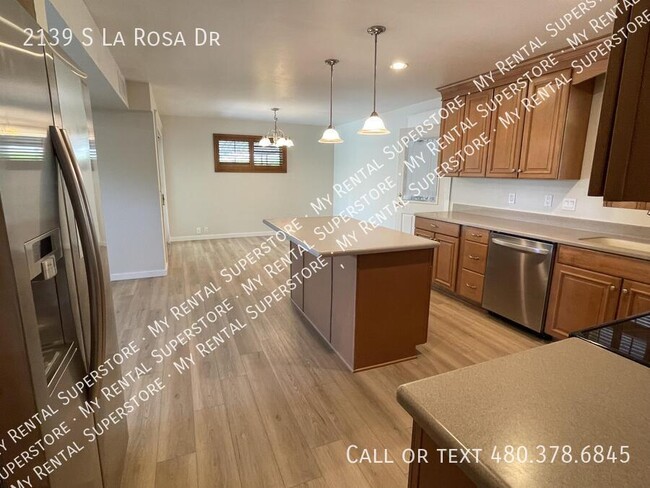 Building Photo - 2139 S La Rosa Dr