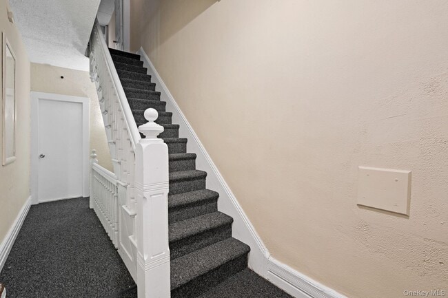 Building Photo - 61 Overlook Pl