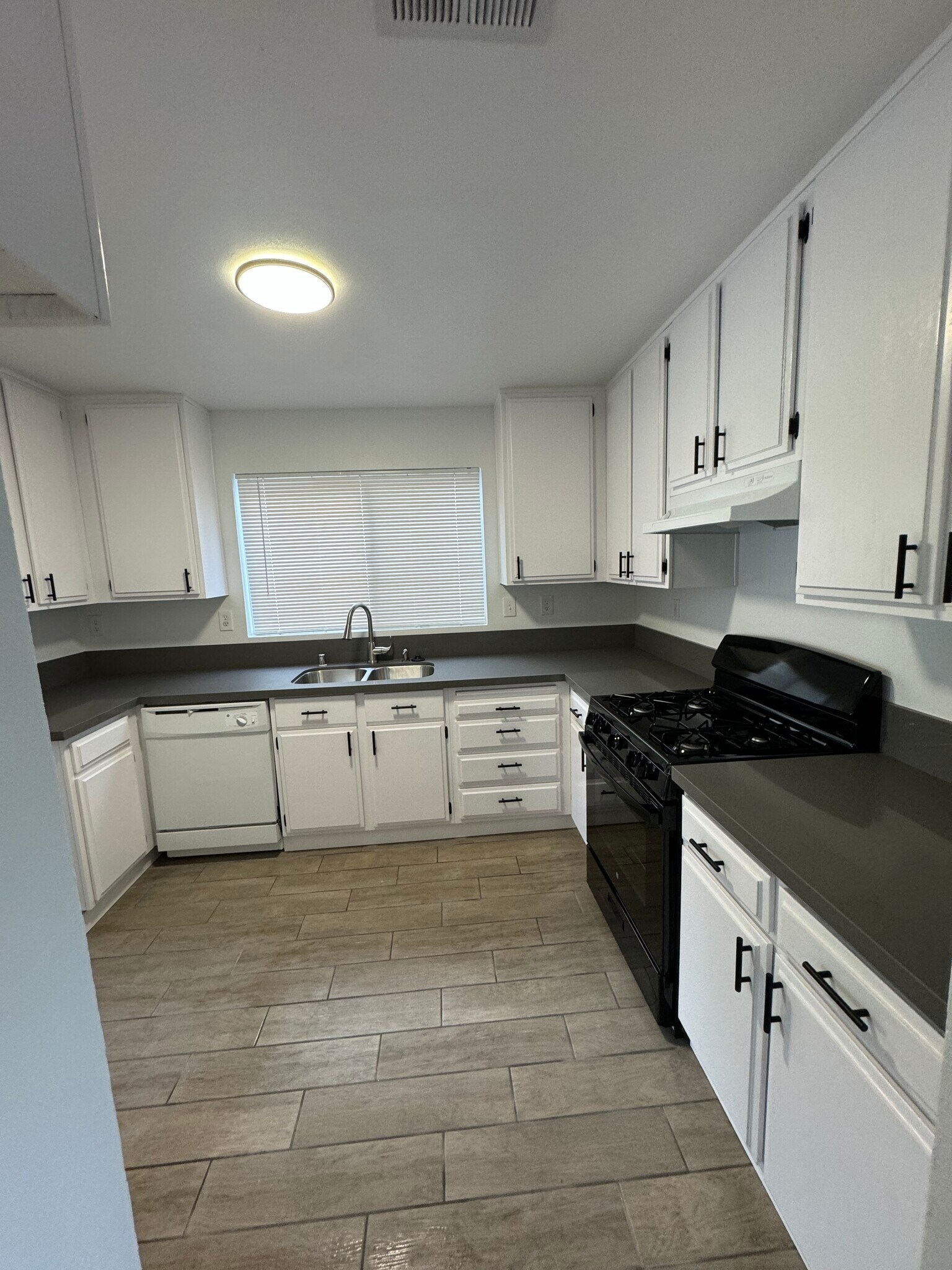 Building Photo - 366 Samsara Ct