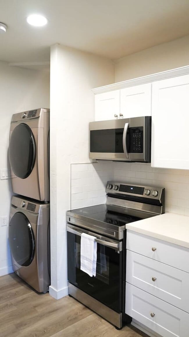 Building Photo - 1078 Cosmo Ave