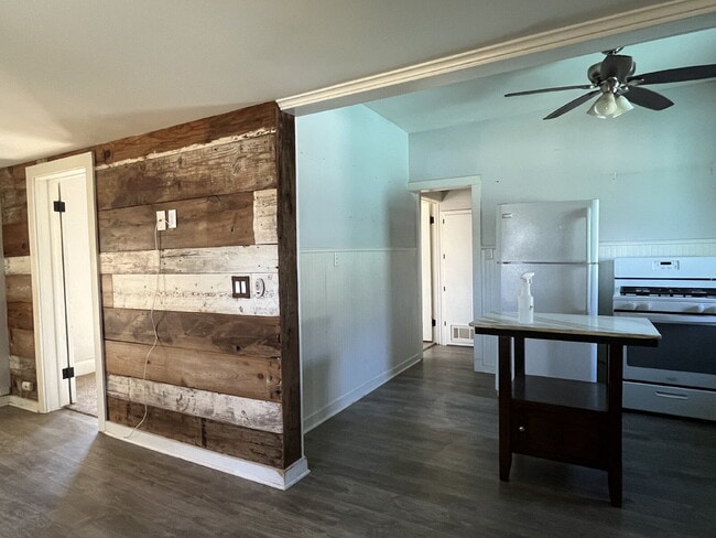 Building Photo - 1 Bedroom for Lease