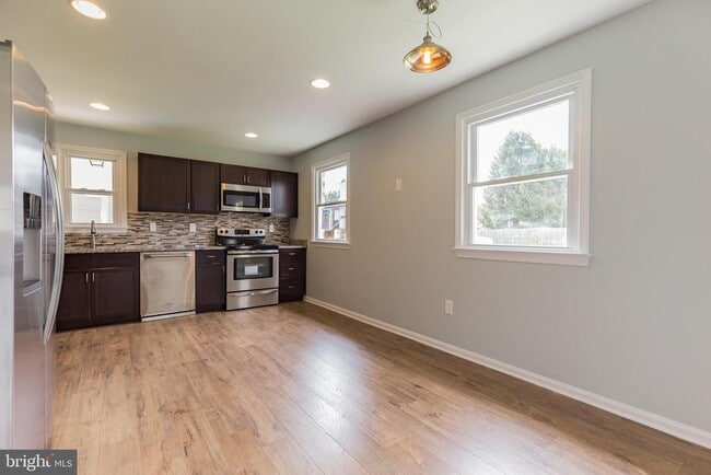 Building Photo - 6055 Dawn Dr