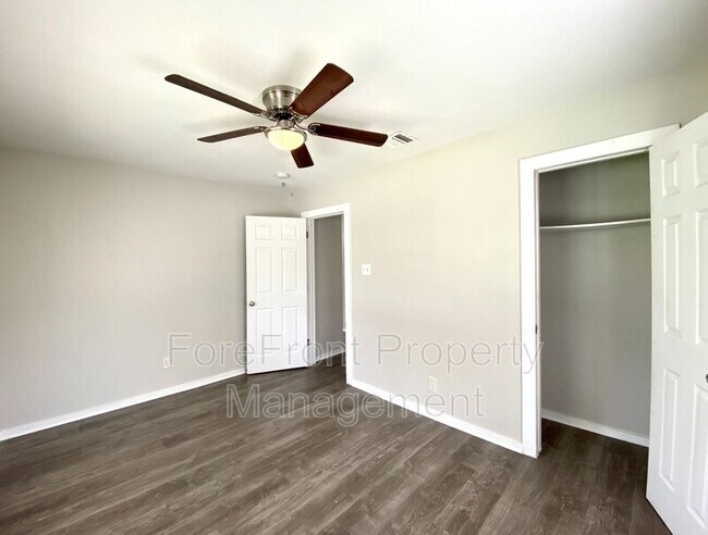 Building Photo - 1445 Delgado St