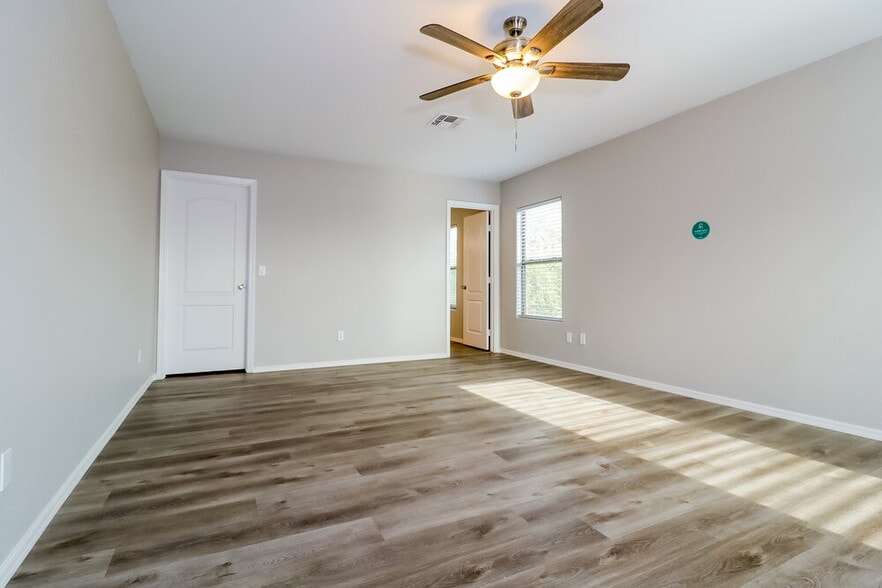 Building Photo - 6326 W Harwell Rd