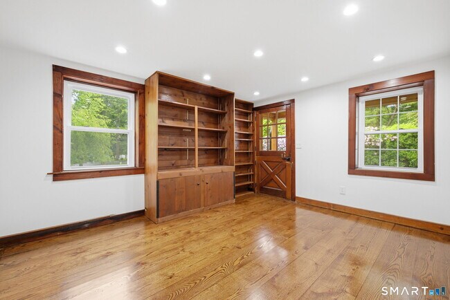 Building Photo - 1 Tulip Tree Ln