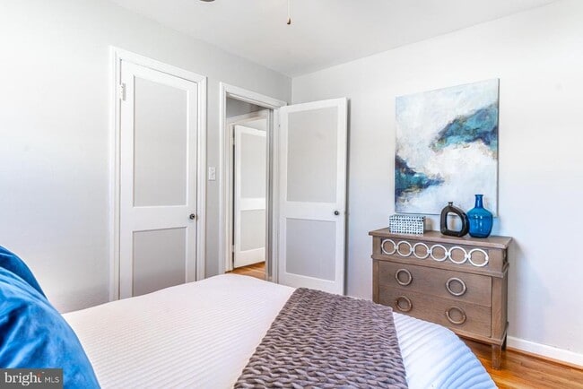 Building Photo - 2122 Arlington Terrace