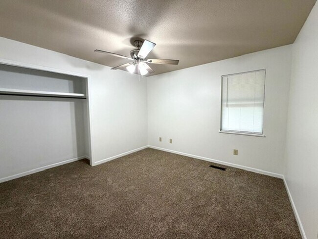 Building Photo - 2 Bedroom 1 Bath Duplex with garage/basement, side porch, and carport.