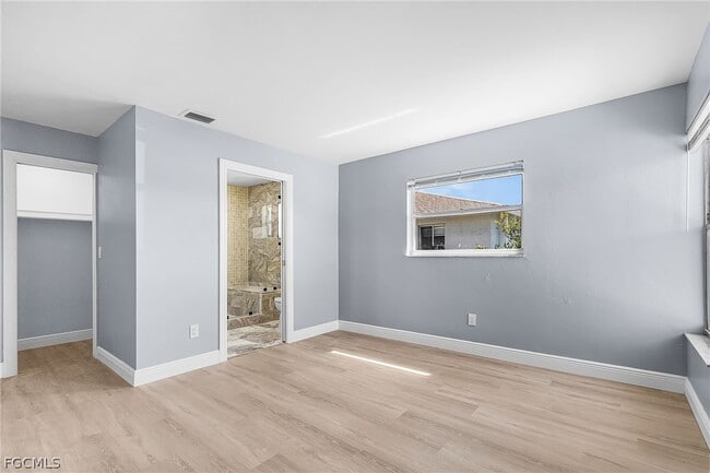 Building Photo - 527 SE 6th Ave