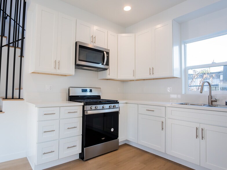 Building Photo - 2344 Gatewood St