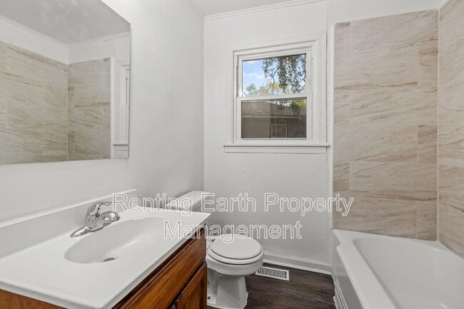 Building Photo - 5025 43rd Pl N