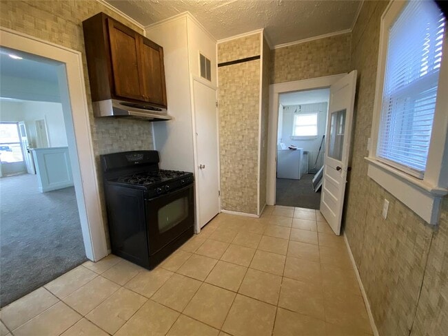 Building Photo - 132 N Draper Ave