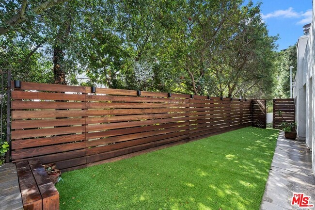 Building Photo - 1248 Bienveneda Ave