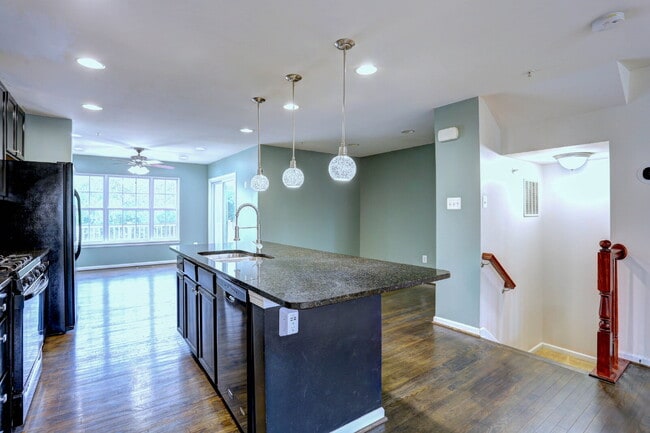 Building Photo - 3BD/2.2BA:  Fabulous Baltimore Townhome