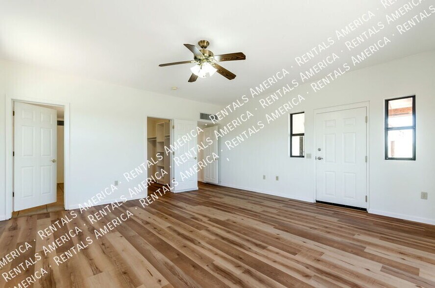 Building Photo - 3951 W Irvington Rd