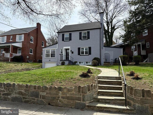 Building Photo - 3405 Carpenter St SE