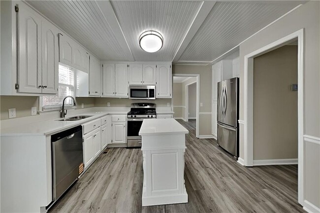 Building Photo - 308 Golden Ct