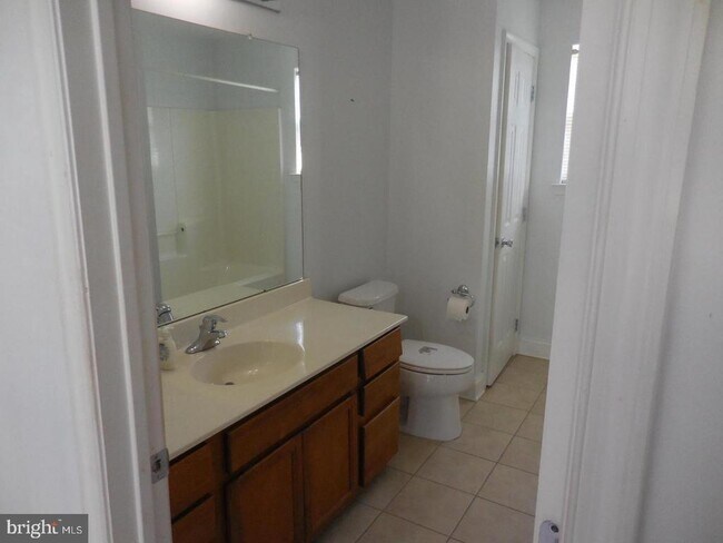 Building Photo - 6 Palmer Ct