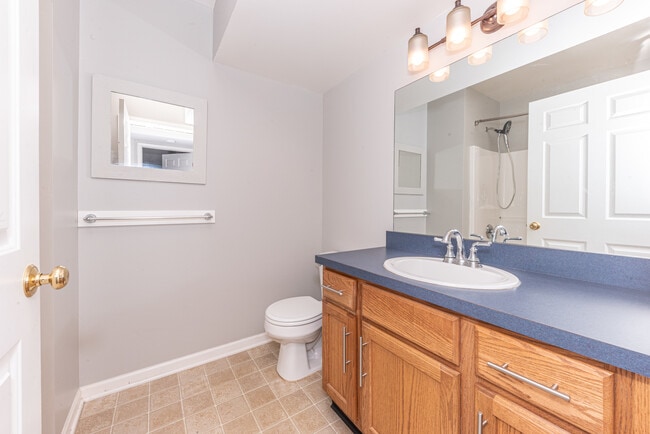 Building Photo - 2646 S Knightsbridge Cir