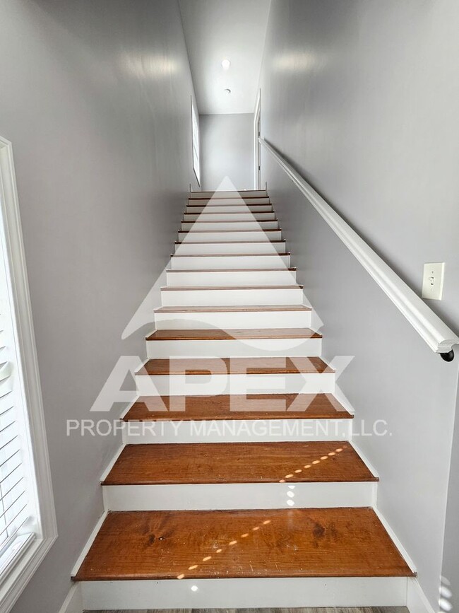 Building Photo - 3411/3413 Harvey Drive