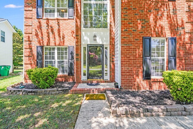 Building Photo - Beautiful 3BR/2.5BA Near Rivergate & Charl...