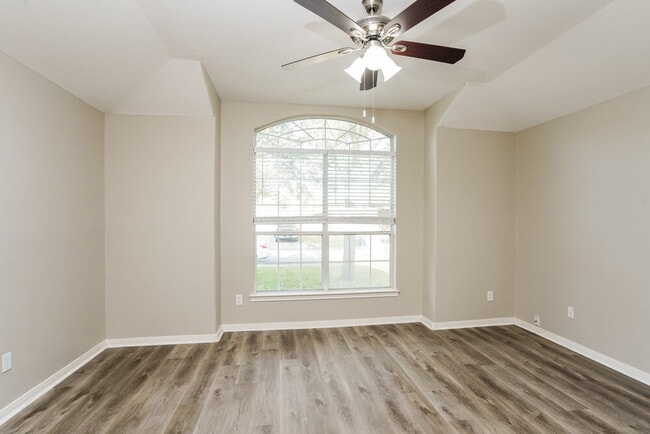 Building Photo - 403 Magnolia Estates Dr