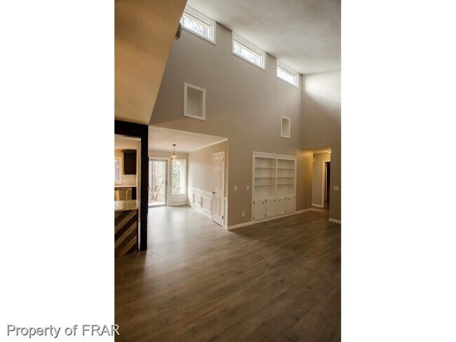 Building Photo - 1710 Chateau Cir